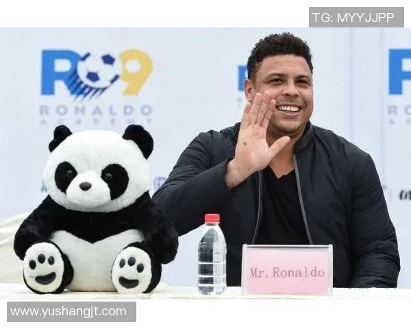 世界三大足球球星是谁 谁才是当今足坛的巅峰巨星