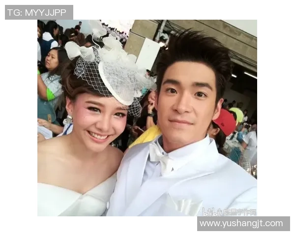 全球足球巨星与太太们的幸福生活大揭秘他们的爱与陪伴如何成就职业巅峰