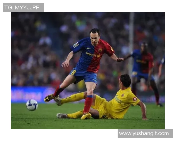 足球巨星伊涅斯塔的肌肉与技艺完美融合诠释运动员的力量与优雅